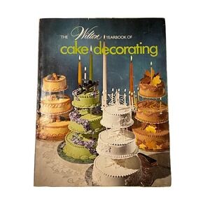 Vintage 1974-1975 Wilton Yearbook of Cake Decorating‎ Instructional Guide Book